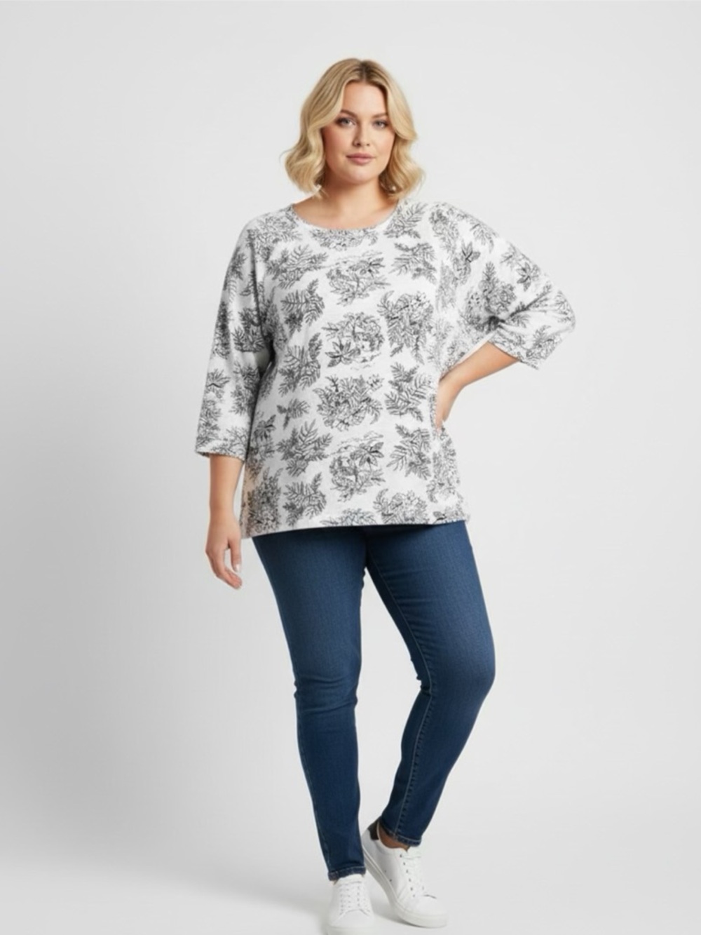 Loft Women’s Off White Crewneck
Sweatshirt with Black Tropical Print